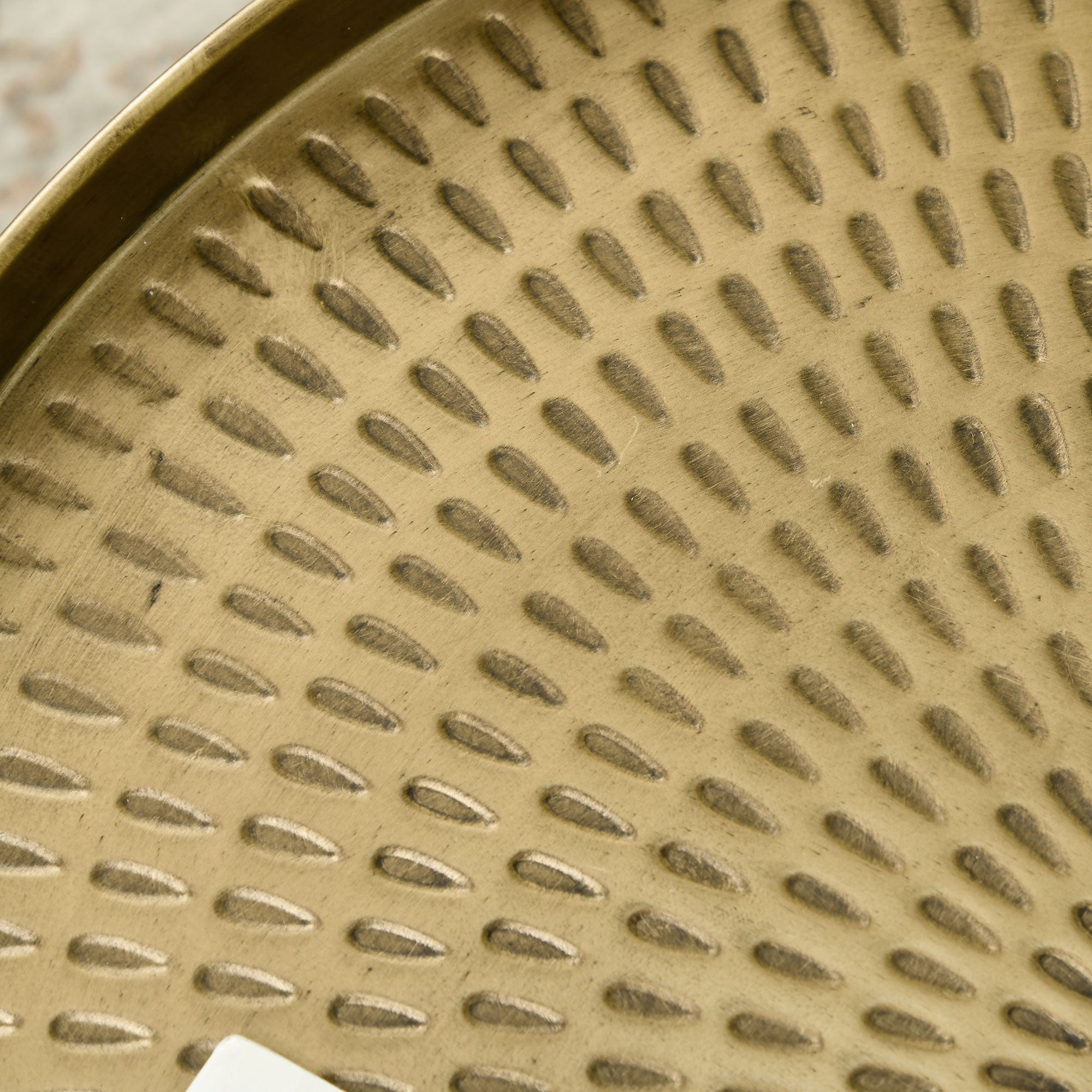 HOMCOM 24" Round Coffee Table with Hammered Drop Tray Top, Vintage Metal Center Table for Living Room, Side Table, Gold