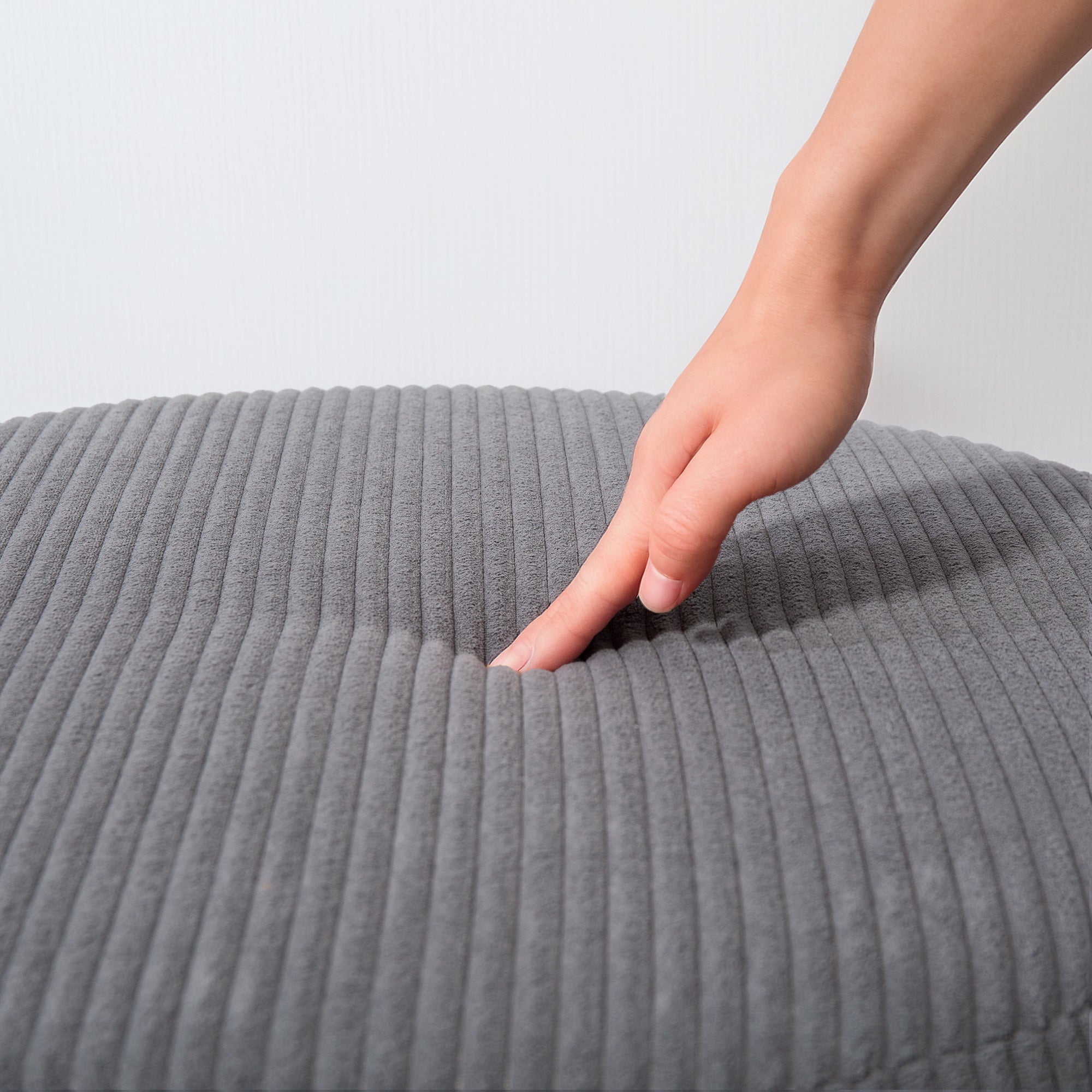 Storage Ottoman with Lid, 24 Inches Round Pouf Ottoman with Storage, Upholstered Corduroy Foot Rest Stool for Living Room, Bedroom, Gray