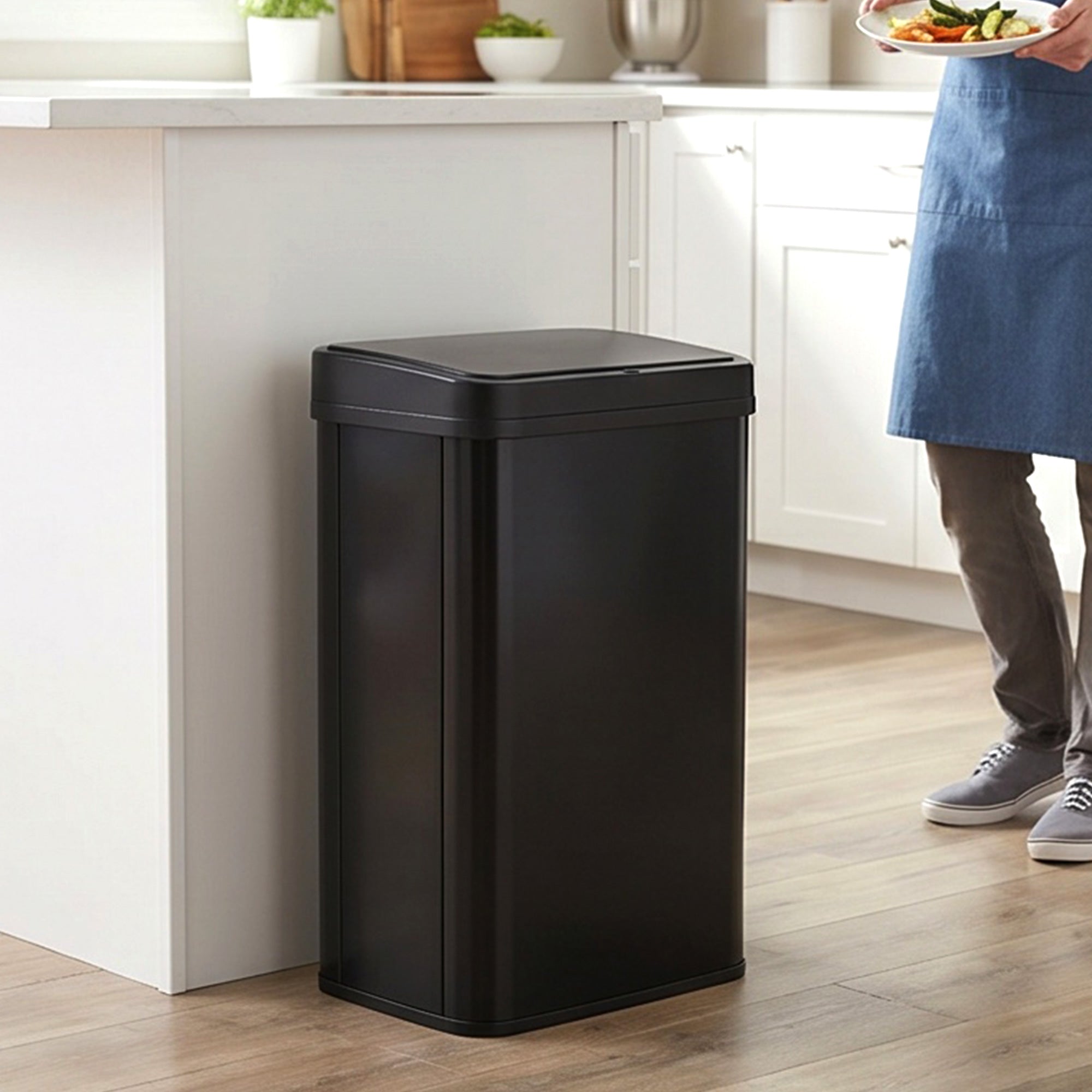 40L Sensor Bin with Quiet Soft-Close Lid, Automatic Touchless Motion Sensor Kitchen Bin with Fingerprint Resistant Stainless Steel for Hygienic Gyms, Home Office Use, Black