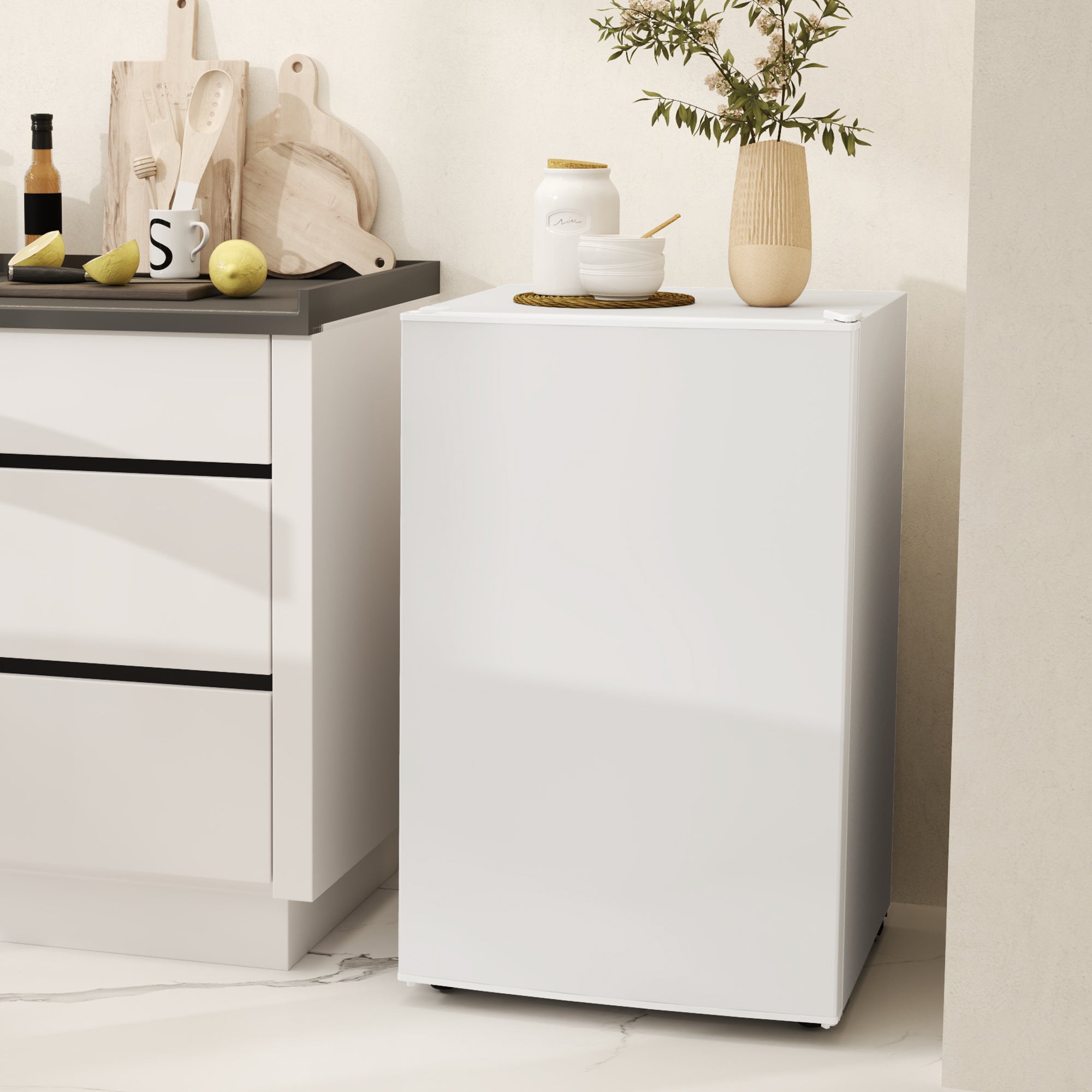 HOMCOM 4.5 Cu.Ft Mini Fridge with Freezer, Single Door Compact Refrigerator with Adjustable Thermostat, Reversible Door, Mini Refrigerator for Bedroom, Dorm, Home Office, Energy Efficient, White