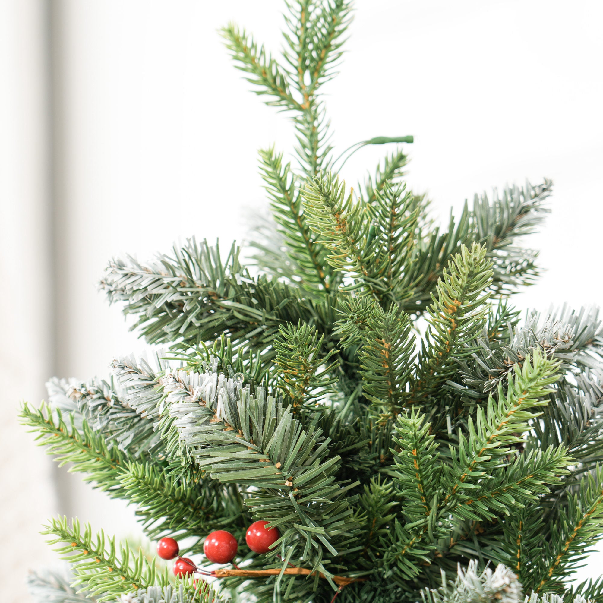 HOMCOM 2 Pieces 3ft Prelit Artificial Christmas Tree with LED Light and 291 Tips, Concrete Base, Tabletop Xmas Tree with Pine Cones and Red Berries, Green