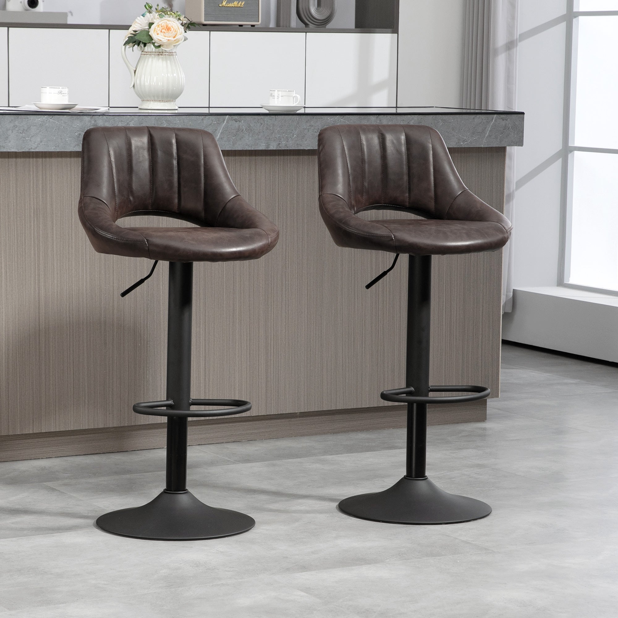 HOMCOM Bar Stools Set of 2, Swivel Counter Height Barstools with Adjustable Height, Faux Leather Upholstered Bar Chairs with Round Metal Base and Footrest, Brown