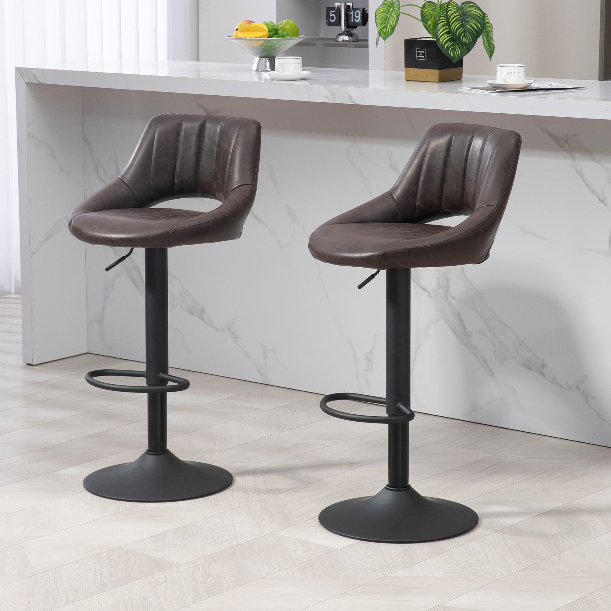 HOMCOM Bar Stools Set of 2, Swivel Counter Height Barstools with Adjustable Height, Faux Leather Upholstered Bar Chairs with Round Metal Base and Footrest, Brown