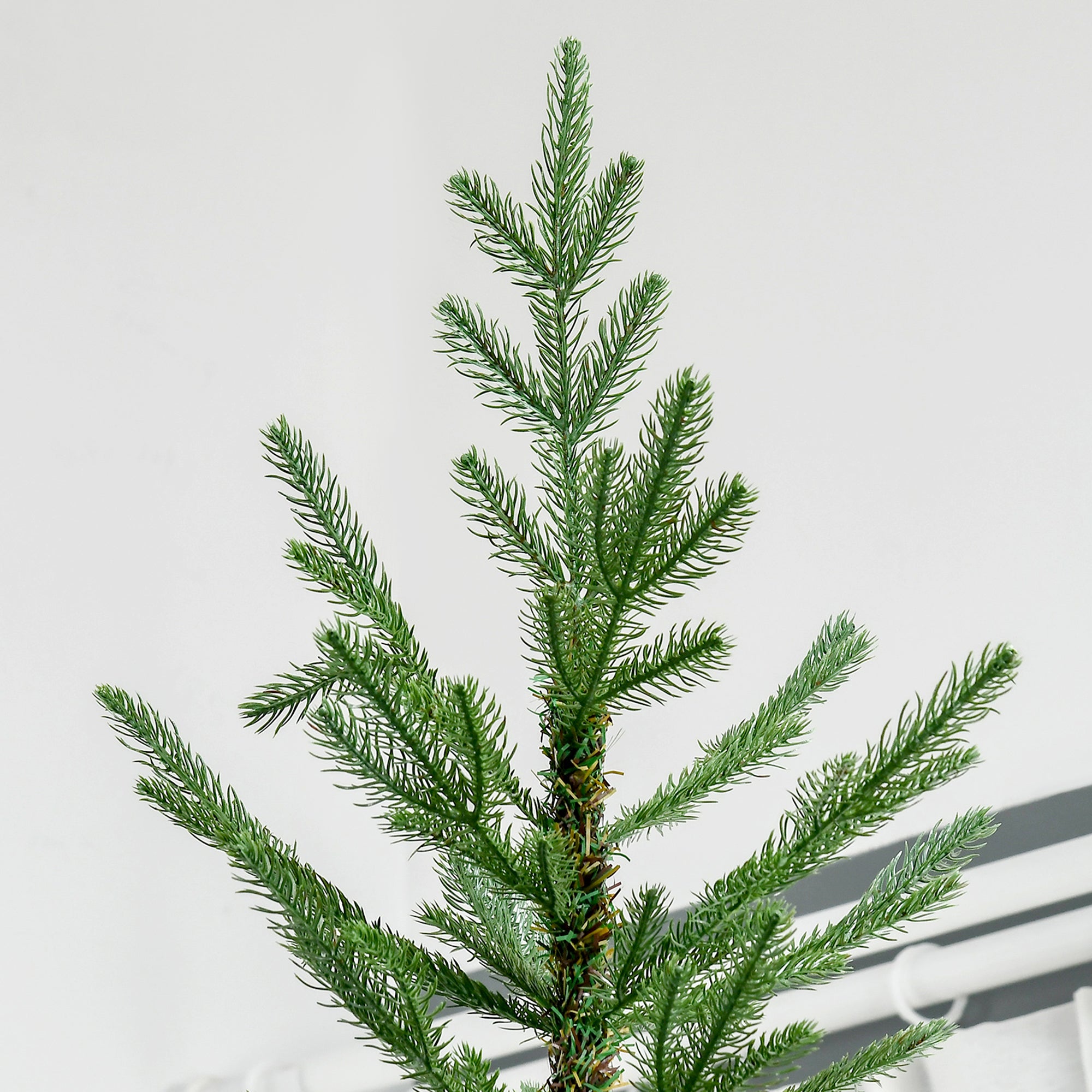 9ft Artificial Christmas Tree, Wide Pine Holidy Decor, Hinged Xmas Tree with 1939 Tips, Metal Base, Green