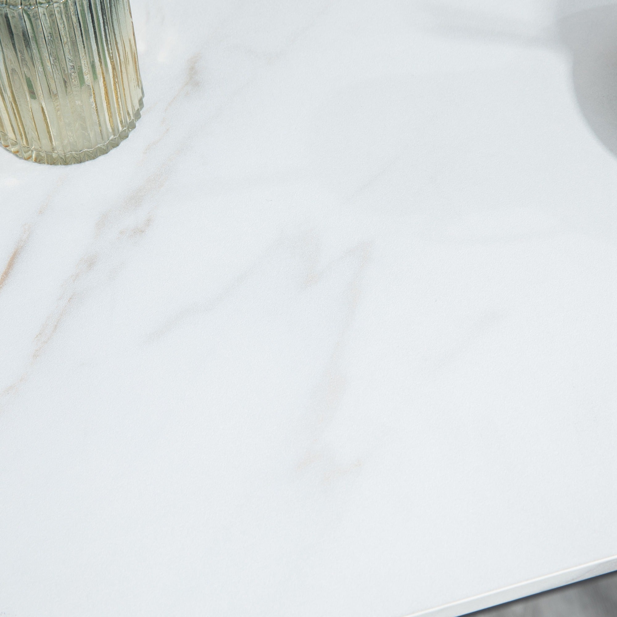 HOMCOM 3 Piece Bar Table Set, Modern Dining Table Set for 2 with Stools, Steel Frame, Footrest for Kitchen, Living Room, Small Space, White