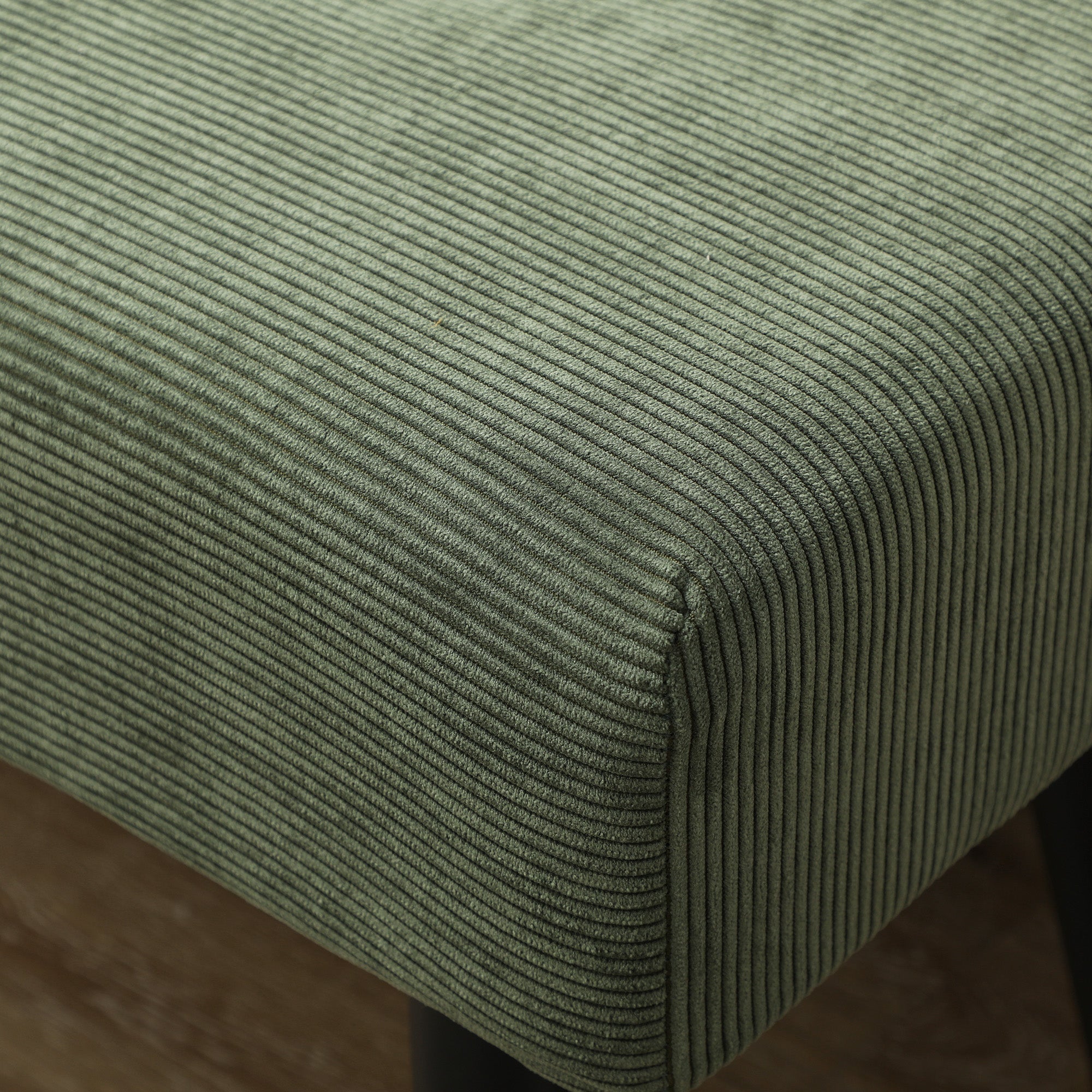 HOMCOM 39" Upholstered Entryway Bedroom Bench, Corduroy Ottoman Bench with Padded Seat and Steel Legs, Modern Tufted End of Bed Bench for Bedroom, Living Room, Hallway, Green