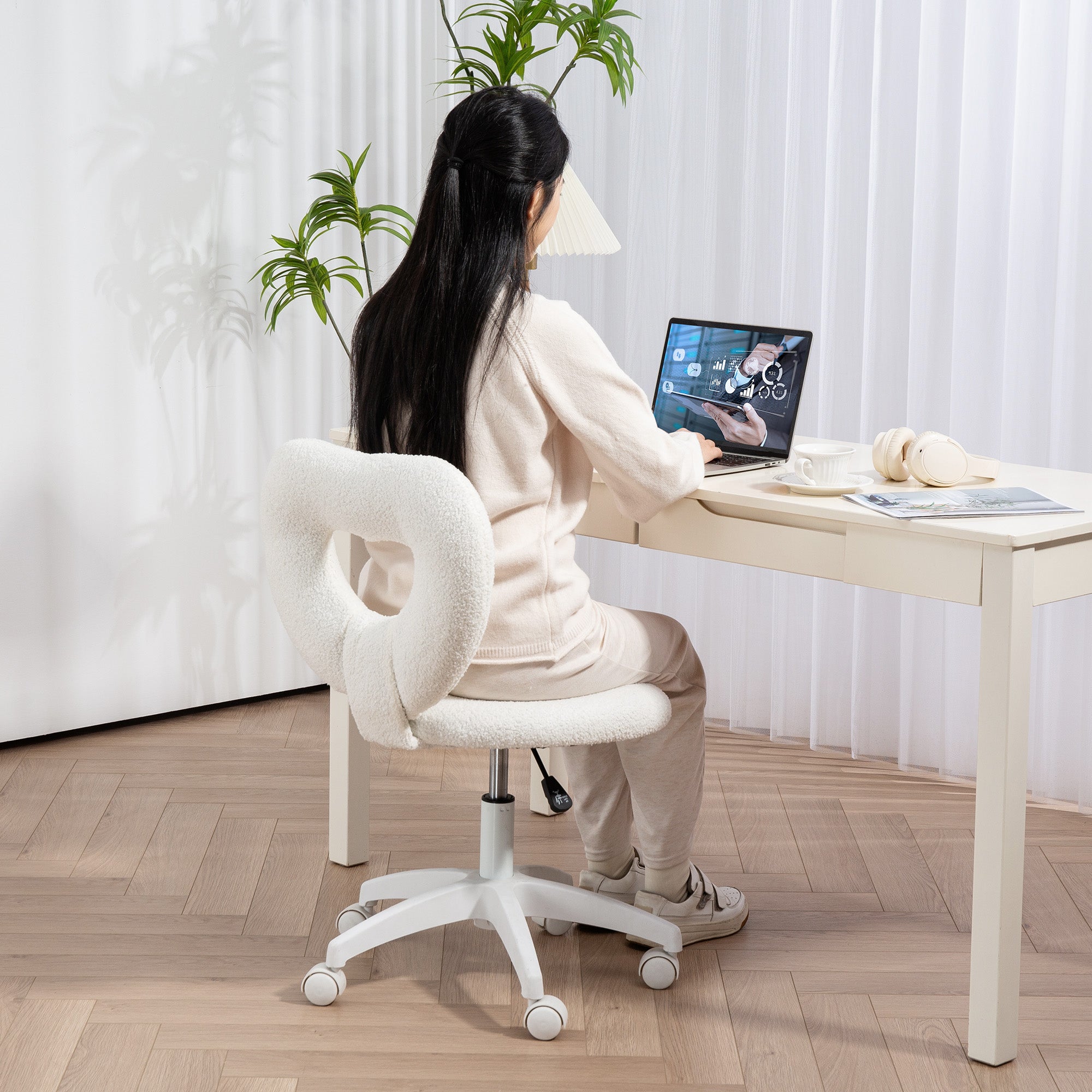 HOMCOM Armless Home Office Desk Chair, Height Adjustable Computer Task Chair, Modern Teddy Fleece Heart Makeup Vanity Chair with Swivel Wheels, White