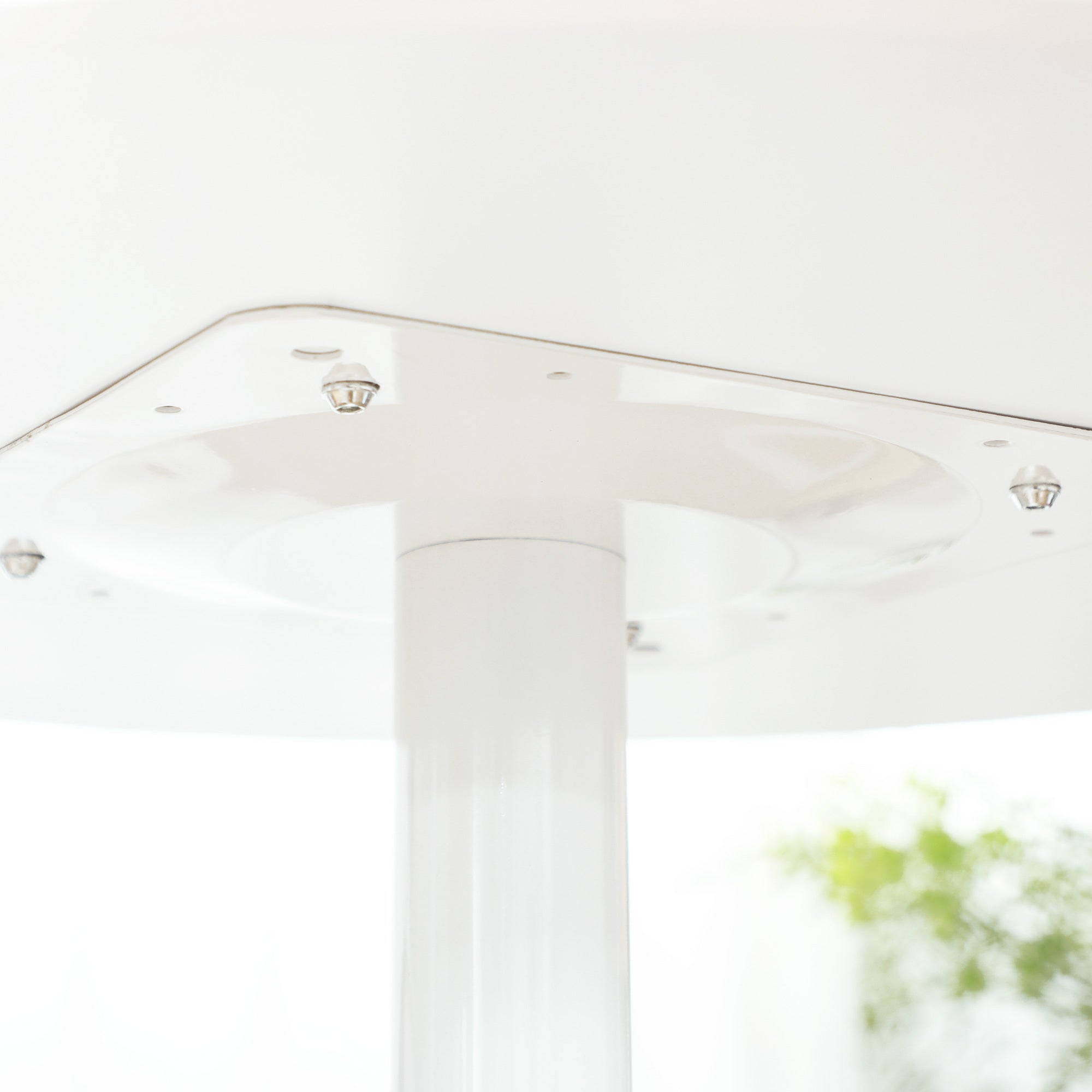 HOMCOM Round Dining Table, Modern Kitchen Table with Steel Base, Non-slip Foot Pad for Living Room, Dining Room, White