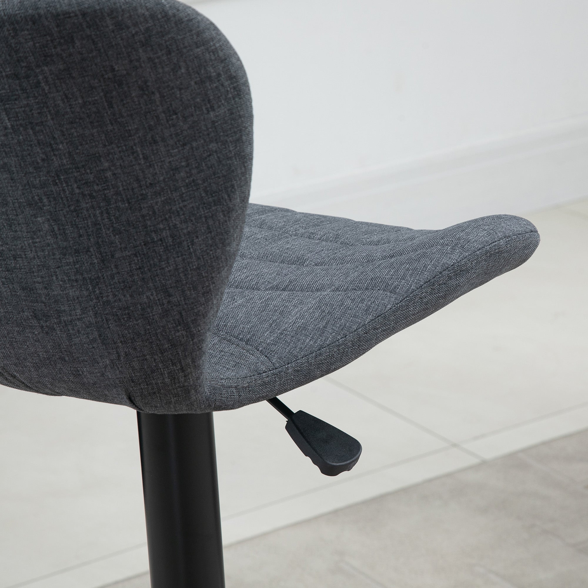 HOMCOM Bar Stools Set of 2, Adjustable Height Swivel Bar Chairs, Linen-feel Fabric Upholstered Kitchen Counter Stools with Wide Seat, Back and Footrest, Grey