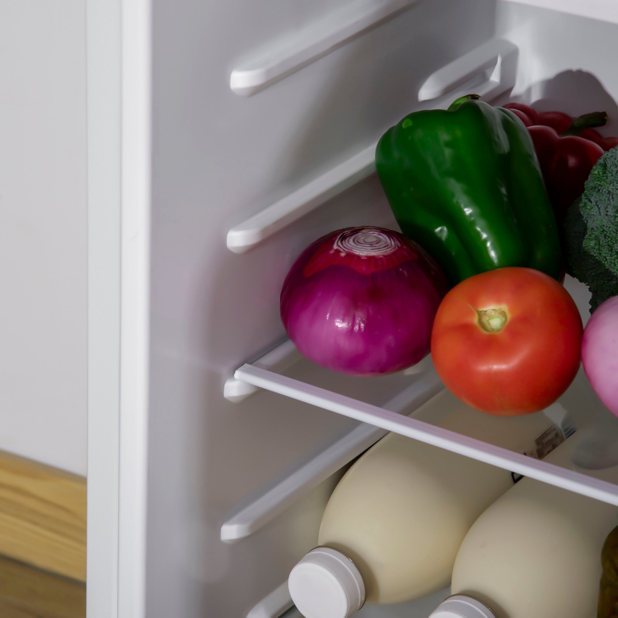 HOMCOM 91 Litre Freestanding Under Counter Fridge Freezer with Chiller Box, Reversible Door, Adjustable Thermostat, 47.5cm Wide, White