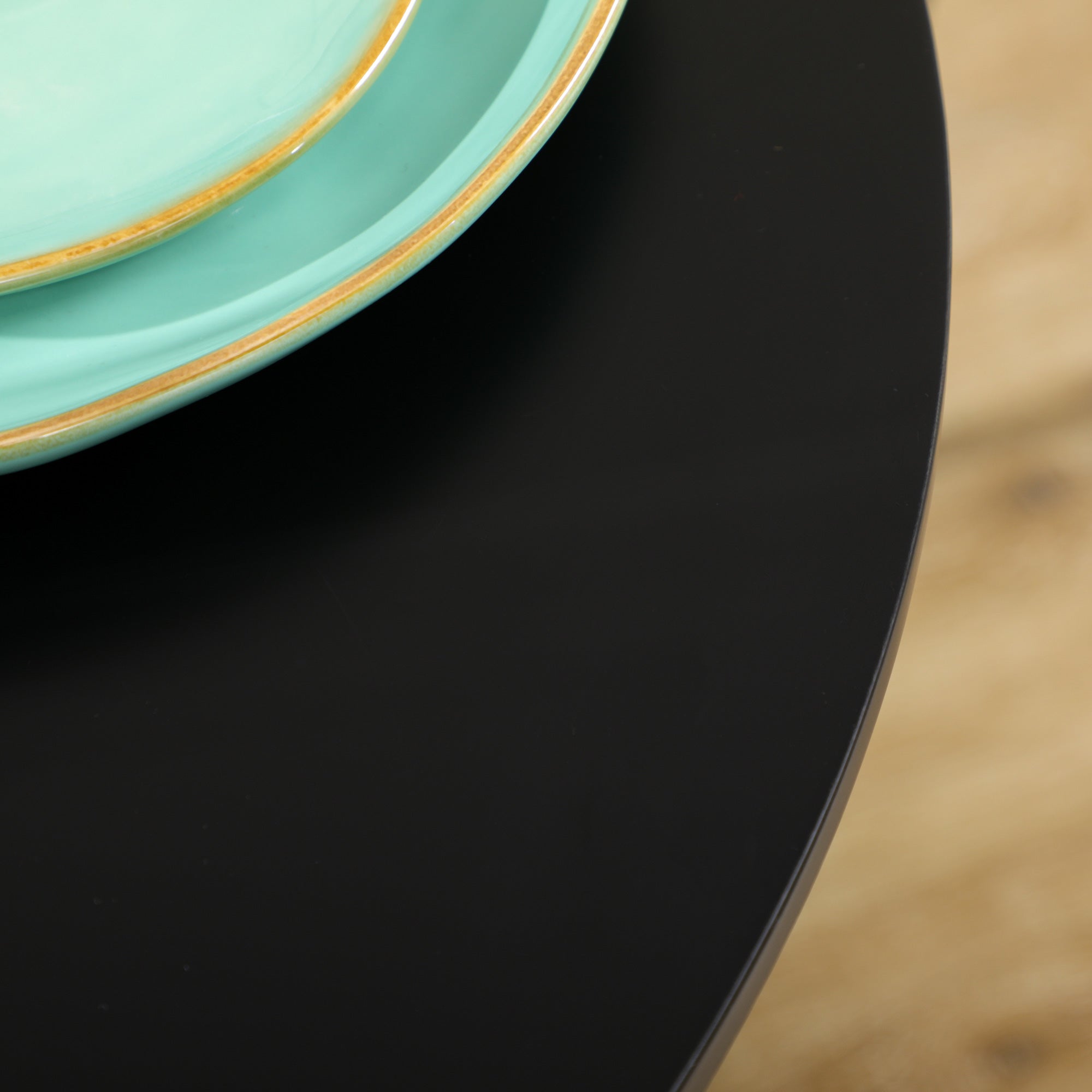 HOMCOM Round Dining Table, Modern Kitchen Table with Steel Base, Non-slip Foot Pad for Living Room, Dining Room, Black