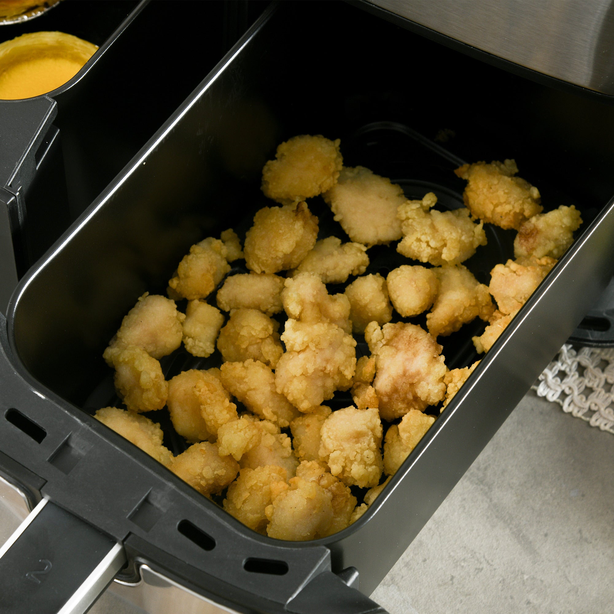 HOMCOM Dual Zone Digital Air Fryer, 10-in-1 8L Family Size with 2 x 4L Baskets, Sync Cook & Smart Finish, 60-Minute Timer for Oil Free & Low Fat Healthy Cooking, 2400W, Black