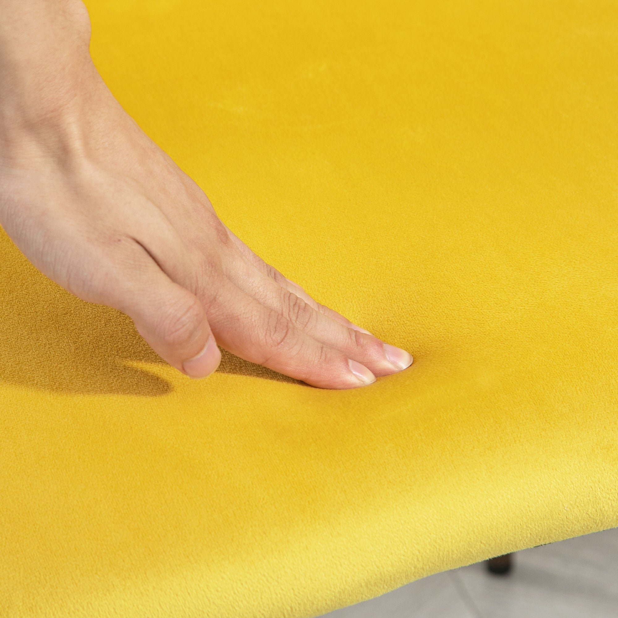 HOMCOM Dining Chairs Set of 4, Modern Kitchen Chairs with Velvet-touch Upholstery, Curved Back and Wood-grain Steel Legs, Accent Chairs for Living Room, Bedroom, Yellow