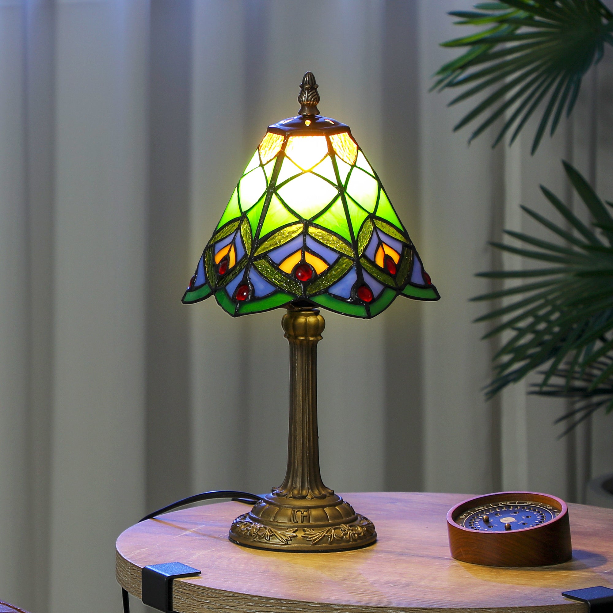 Tiffany-Style Table Lamp with Geometric Patterns, Handcrafted Antique Stained Glass Bedside Lamp for Living Room and Bedroom, E27 Socket, Green