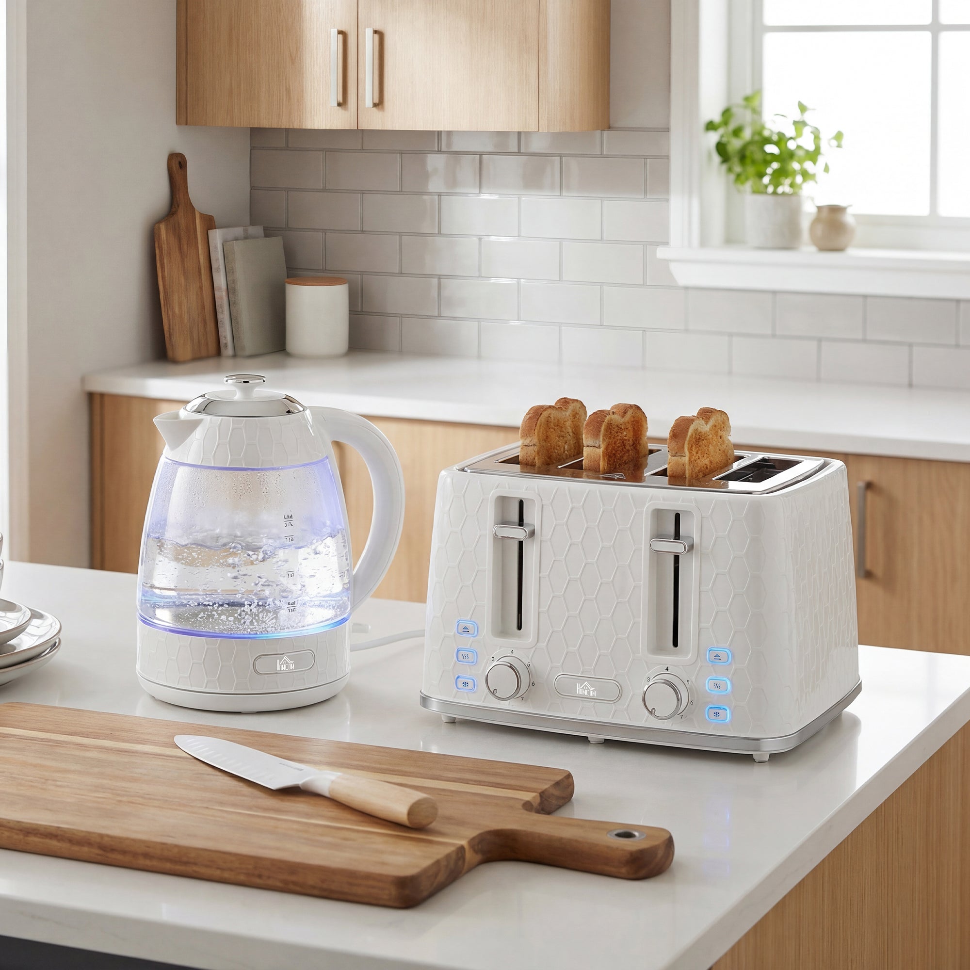 Kettle and Toaster Set, 1.7L 3000W Rapid Boil Jug Kettle with Strix Thermostat, Limescale Filter, 4 Slice Toaster with 7 Browning Controls, Crumb Tray, Cream