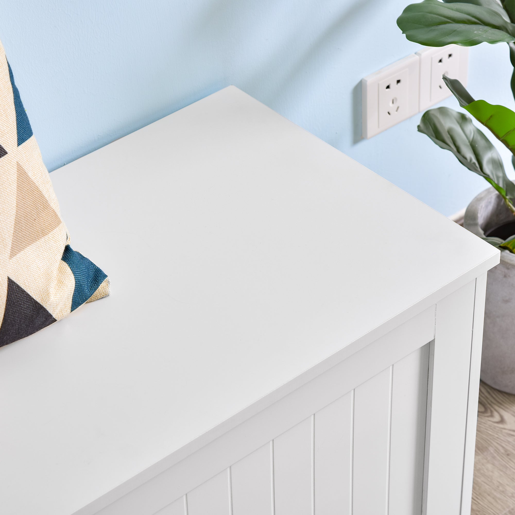 HOMCOM Storage Chest, Modern Storage Trunk with 2 Safety Hinges and Flip-Top Lid, Blanket Box for Bedroom, Living Room, White