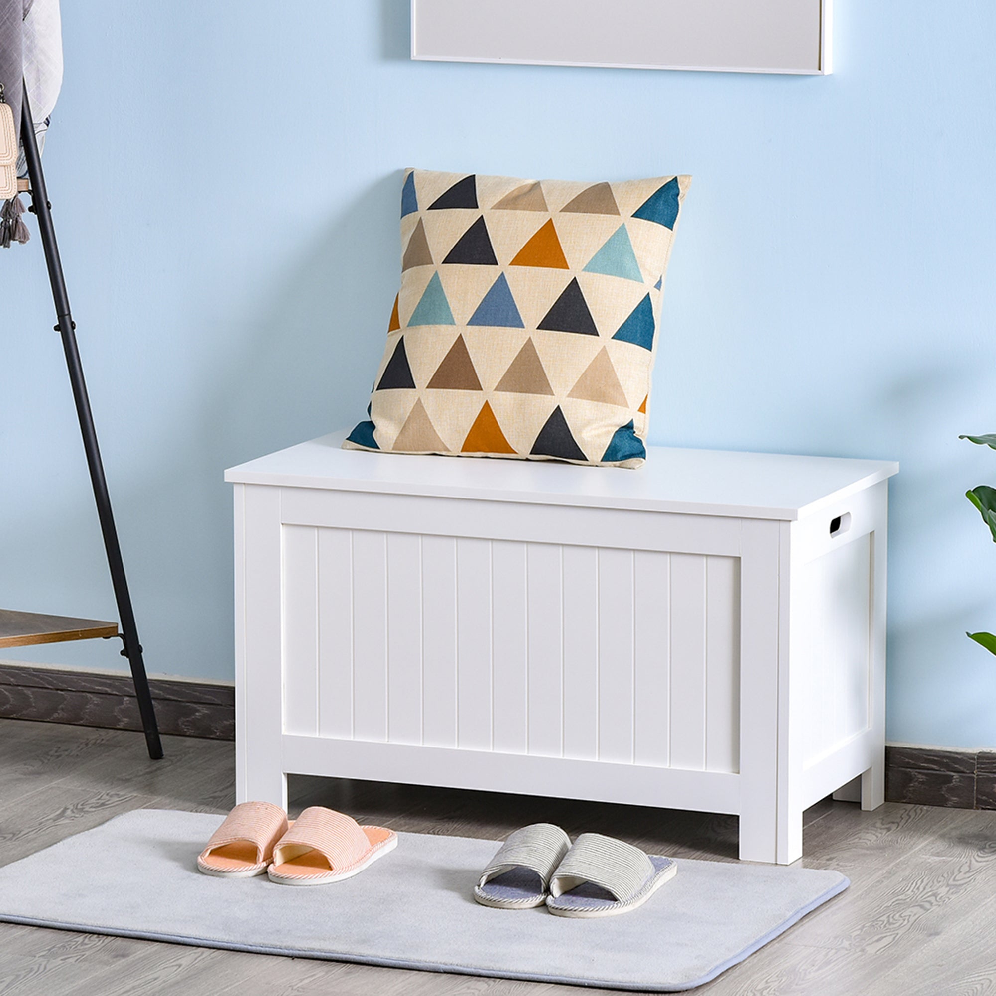 HOMCOM Storage Chest, Modern Storage Trunk with 2 Safety Hinges and Flip-Top Lid, Blanket Box for Bedroom, Living Room, White