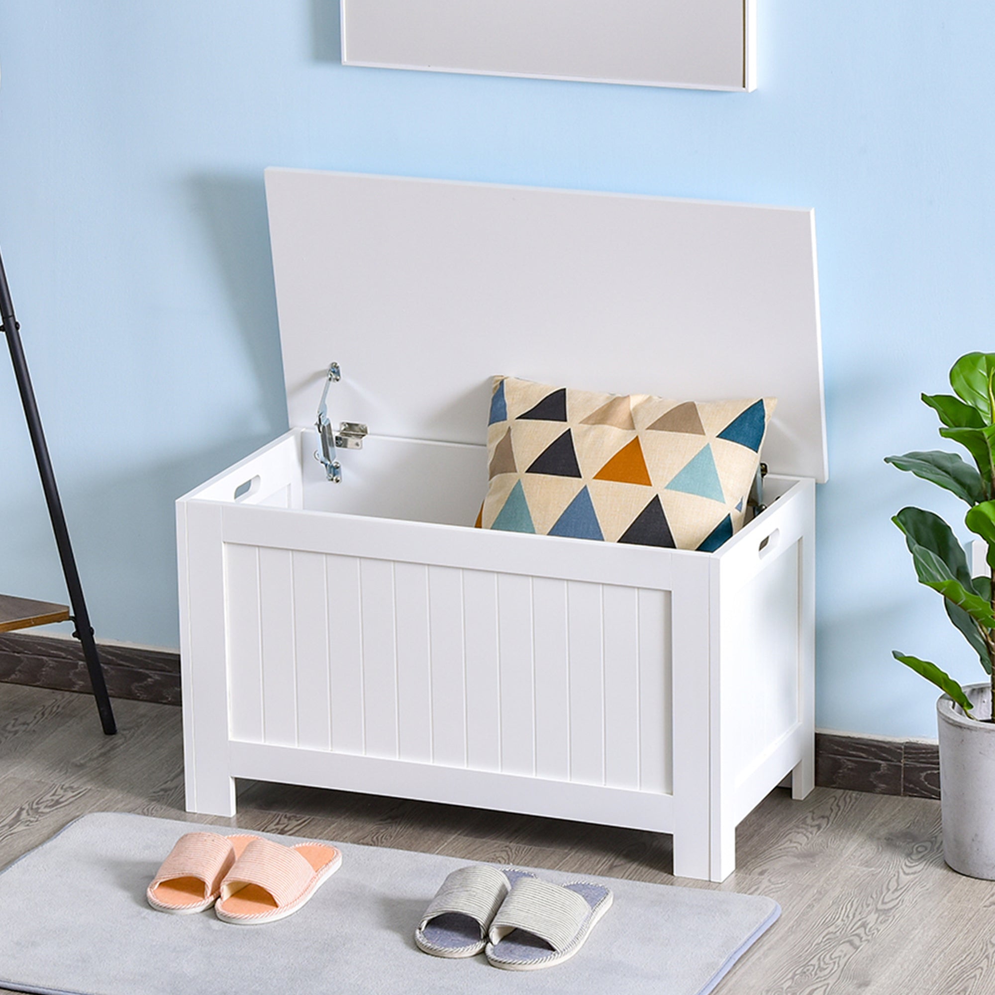 HOMCOM Storage Chest, Modern Storage Trunk with 2 Safety Hinges and Flip-Top Lid, Blanket Box for Bedroom, Living Room, White