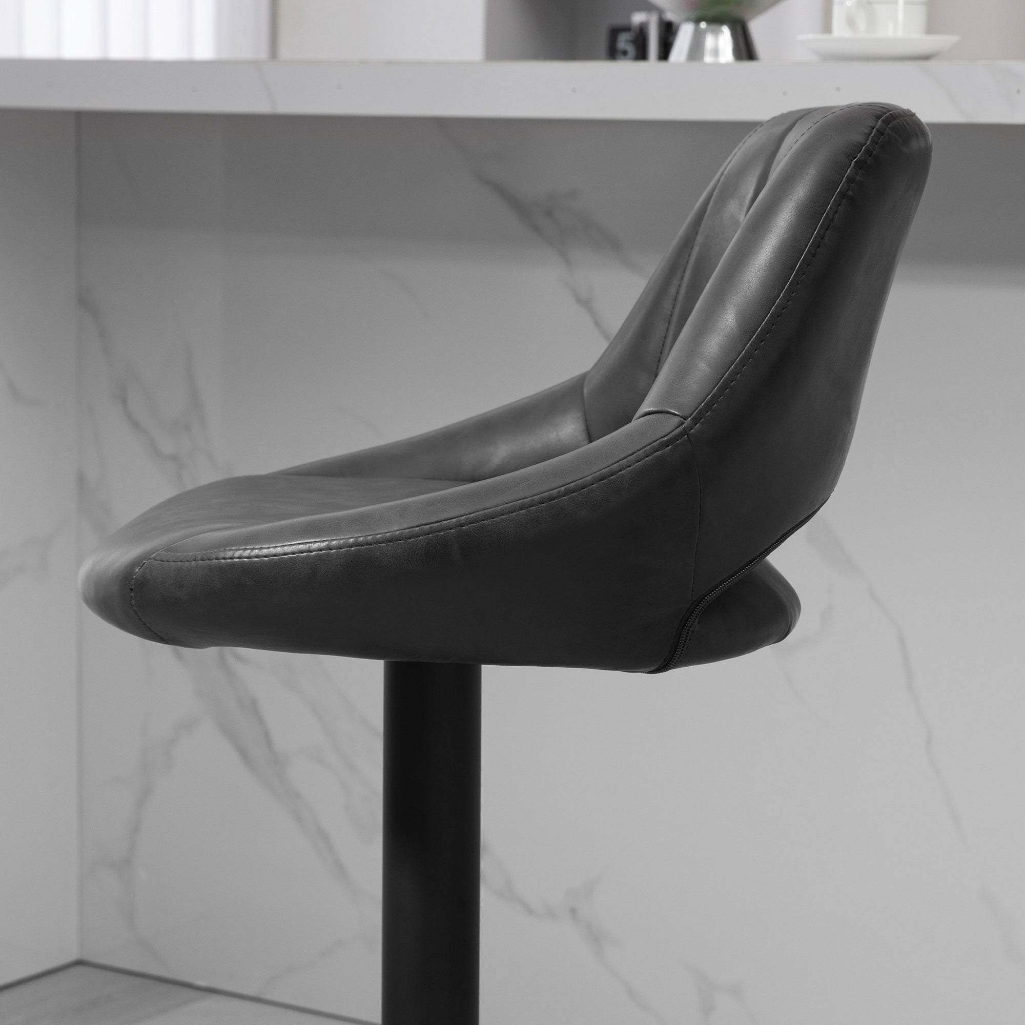 HOMCOM Bar Stools Set of 2, Swivel Counter Height Barstools with Adjustable Height, Faux Leather Upholstered Bar Chairs with Round Metal Base and Footrest, Black