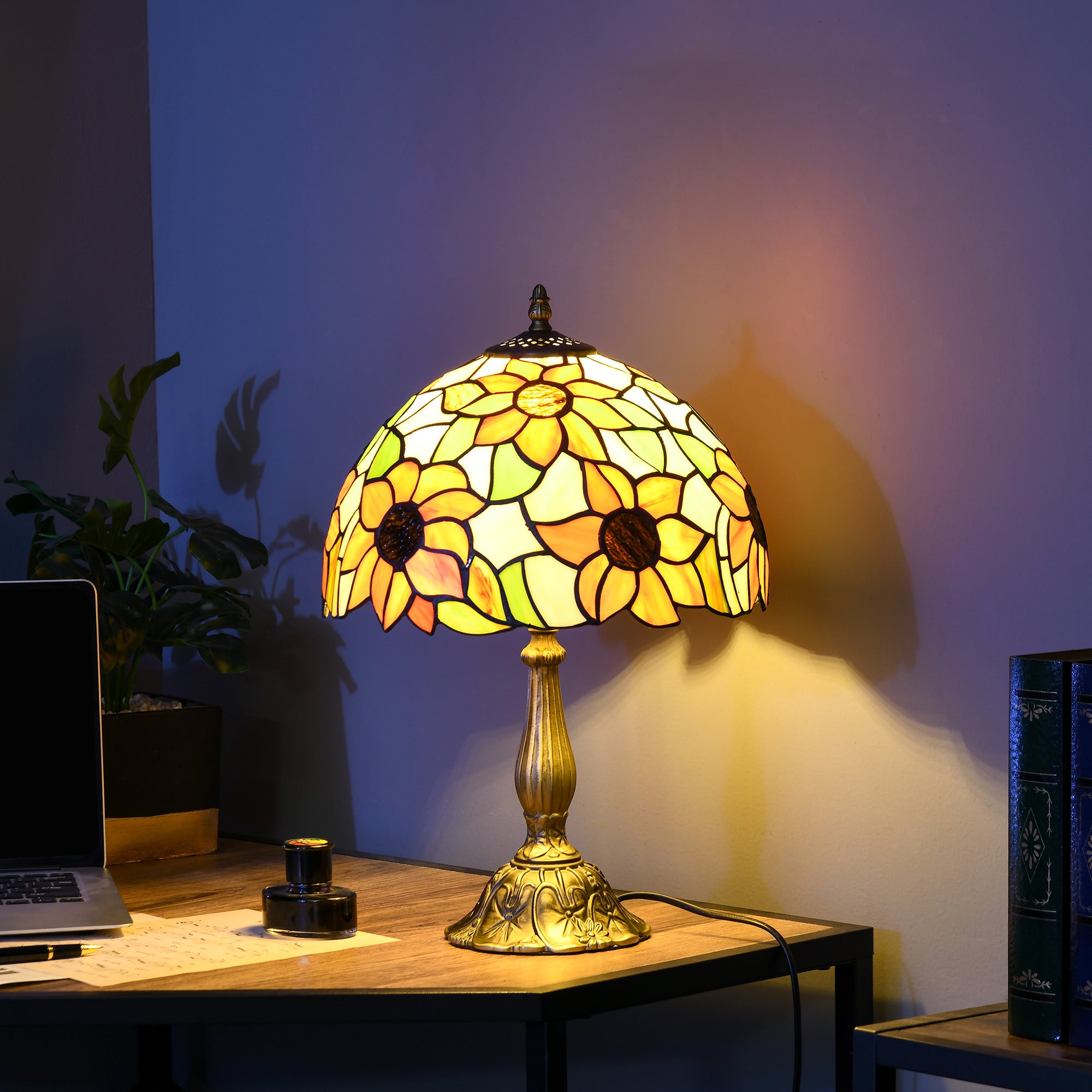 HOMCOM Stained Glass Table Lamp, Handmade Antique Bedside Lamp for Bedroom, Living room, Home, Nightstand, Decorative Night Light, Orange Sunflower