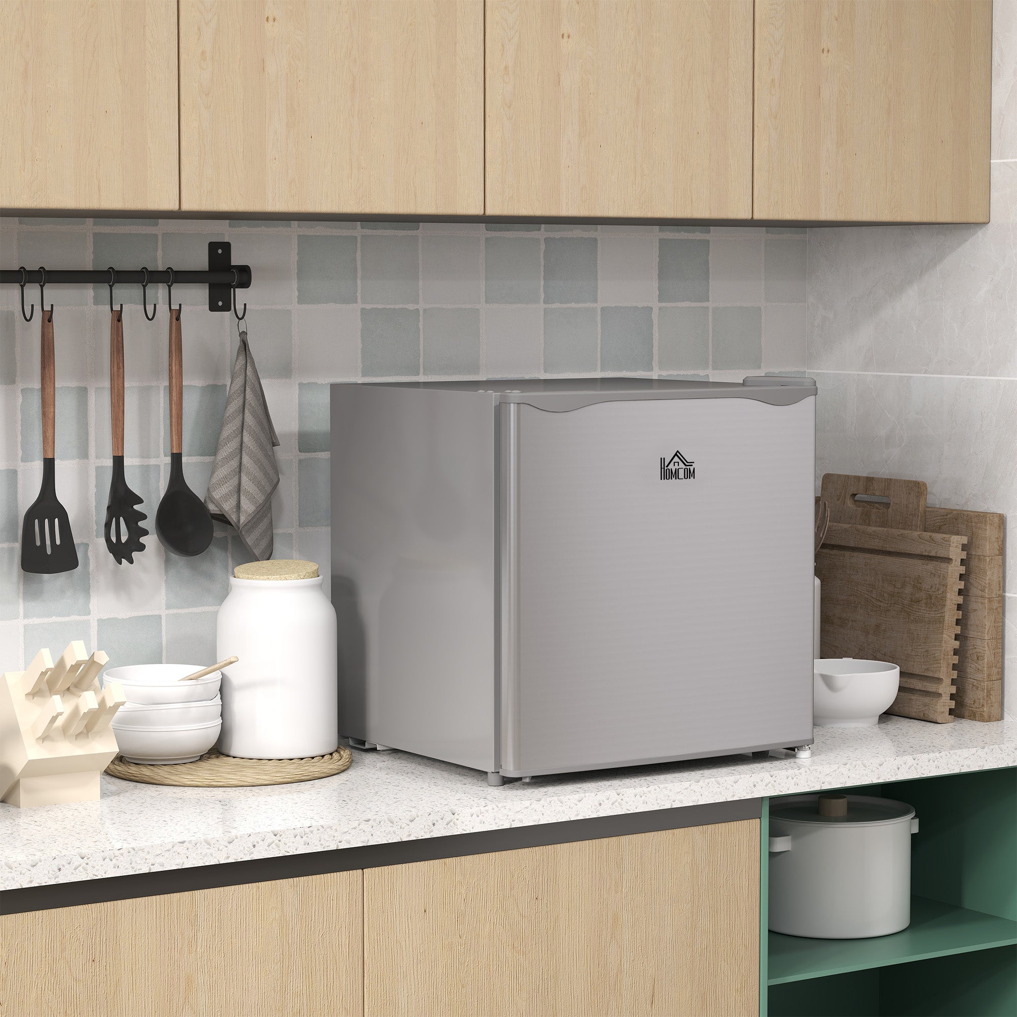 HOMCOM Tabletop Mini Freezer with 35 Litre Capacity, Small Freezer with Reversible Door, Adjustable Temperature and Removable Wire Shelf for Bedrooms, Home Office, Grey