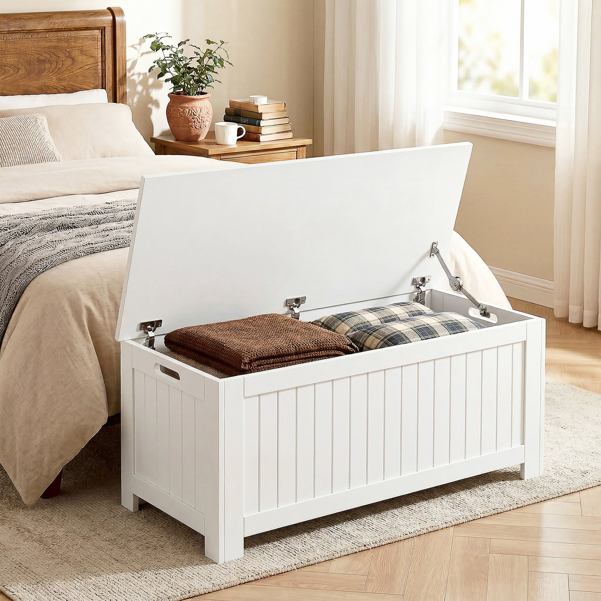 Storage Chest, Modern Storage Trunk with 2 Safety Hinges and Flip-Top Lid, Blanket Box for Living Room, 39" x 16" x 18", White