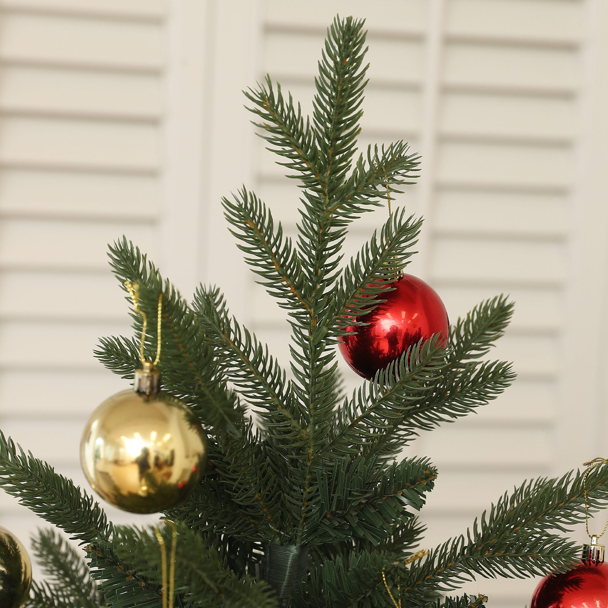 HOMCOM 5ft Artificial Spurce Christmas Tree with 1121 Branch Tips and Foldable Steel Base, Realistic Hinged Xmas Tree, Holiday Décor for Home Office, Green