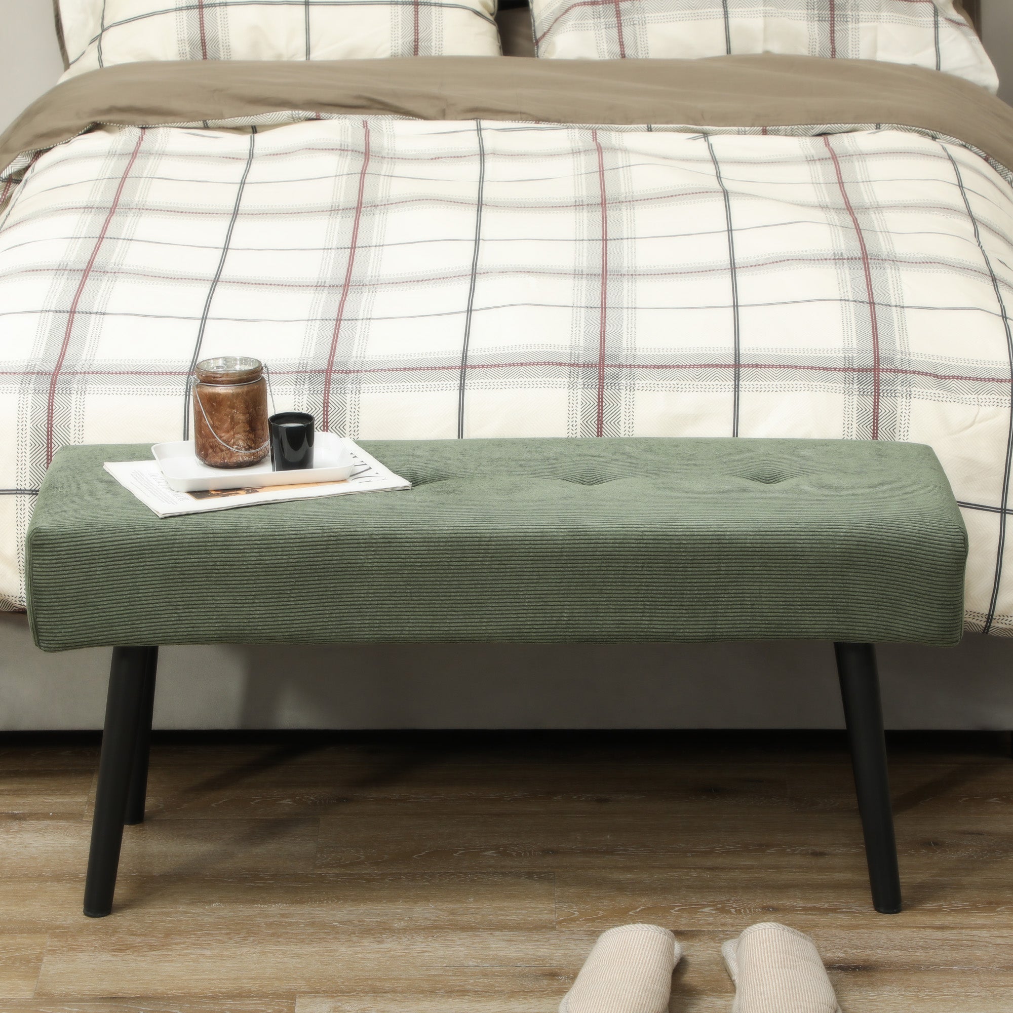 HOMCOM 39" Upholstered Entryway Bedroom Bench, Corduroy Ottoman Bench with Padded Seat and Steel Legs, Modern Tufted End of Bed Bench for Bedroom, Living Room, Hallway, Green
