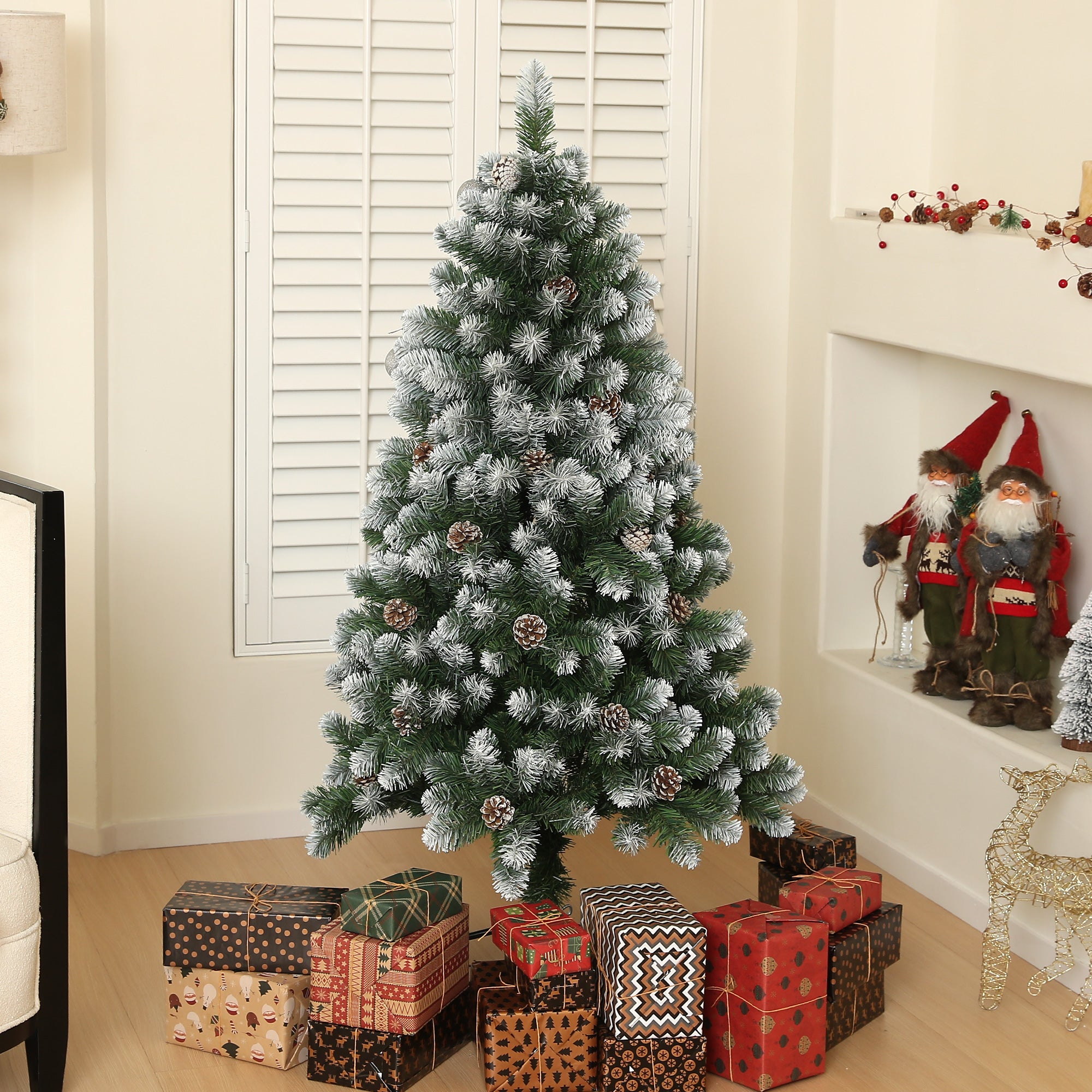 HOMCOM 5ft Artificial Pine Christmas Tree with 489 Branch Tips and Steel Base, Realistic Hinged Tree with Pinecones, Holiday Décor for Home Office, Green