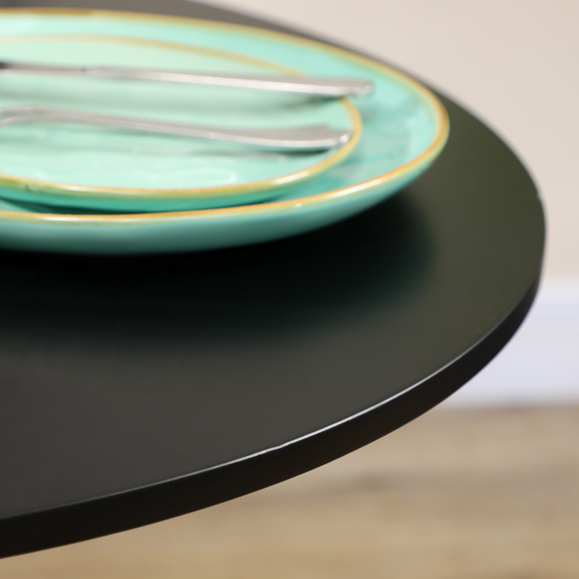 HOMCOM Round Dining Table, Modern Kitchen Table with Steel Base, Non-slip Foot Pad for Living Room, Dining Room, Black
