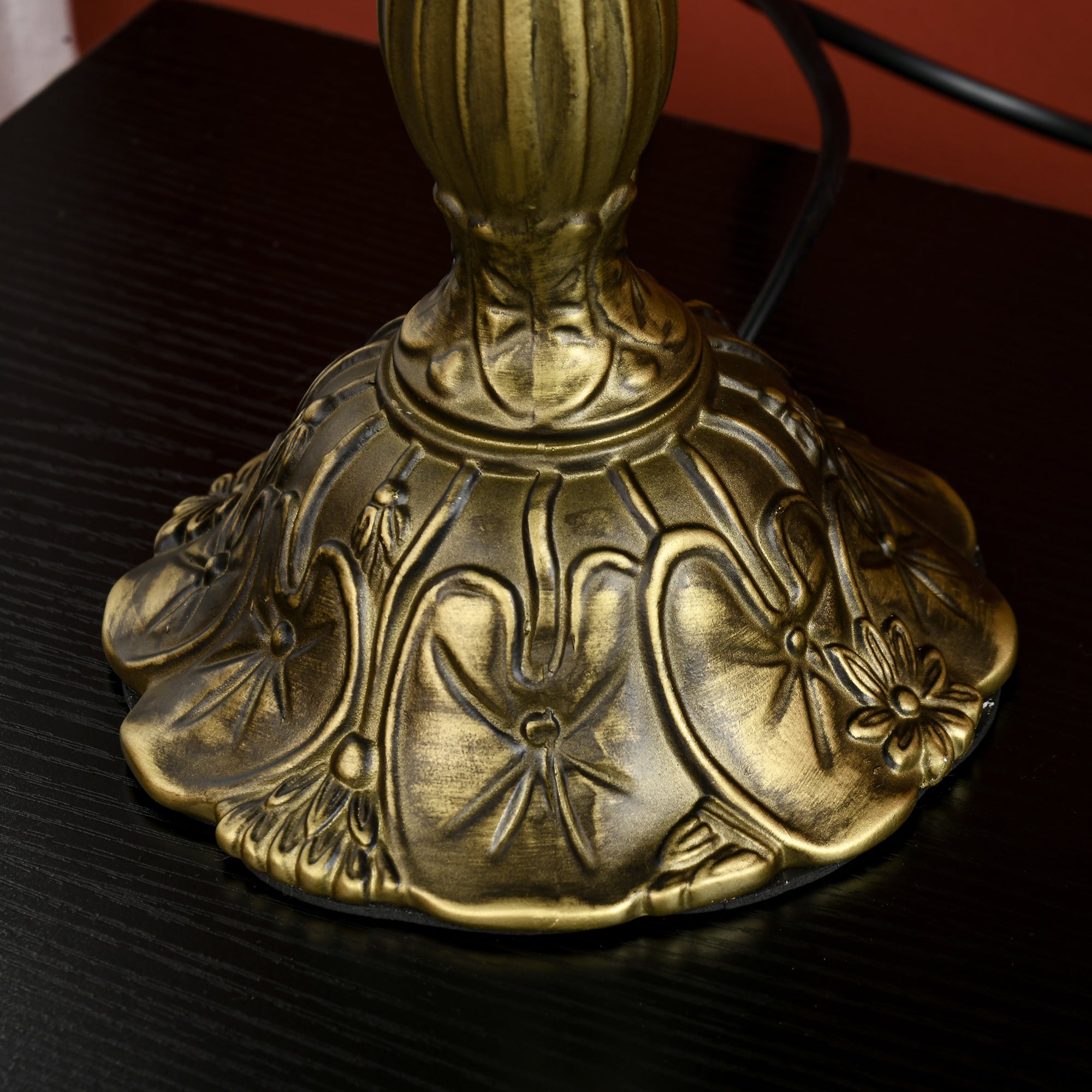 Tiffany Lamp, Stained Glass Table Lamp, Handcrafted Artisan Collectible, Suitable for Living Room and Bedside, Multi-Coloured, Ф25 x 45Hcm, Zinc Alloy.