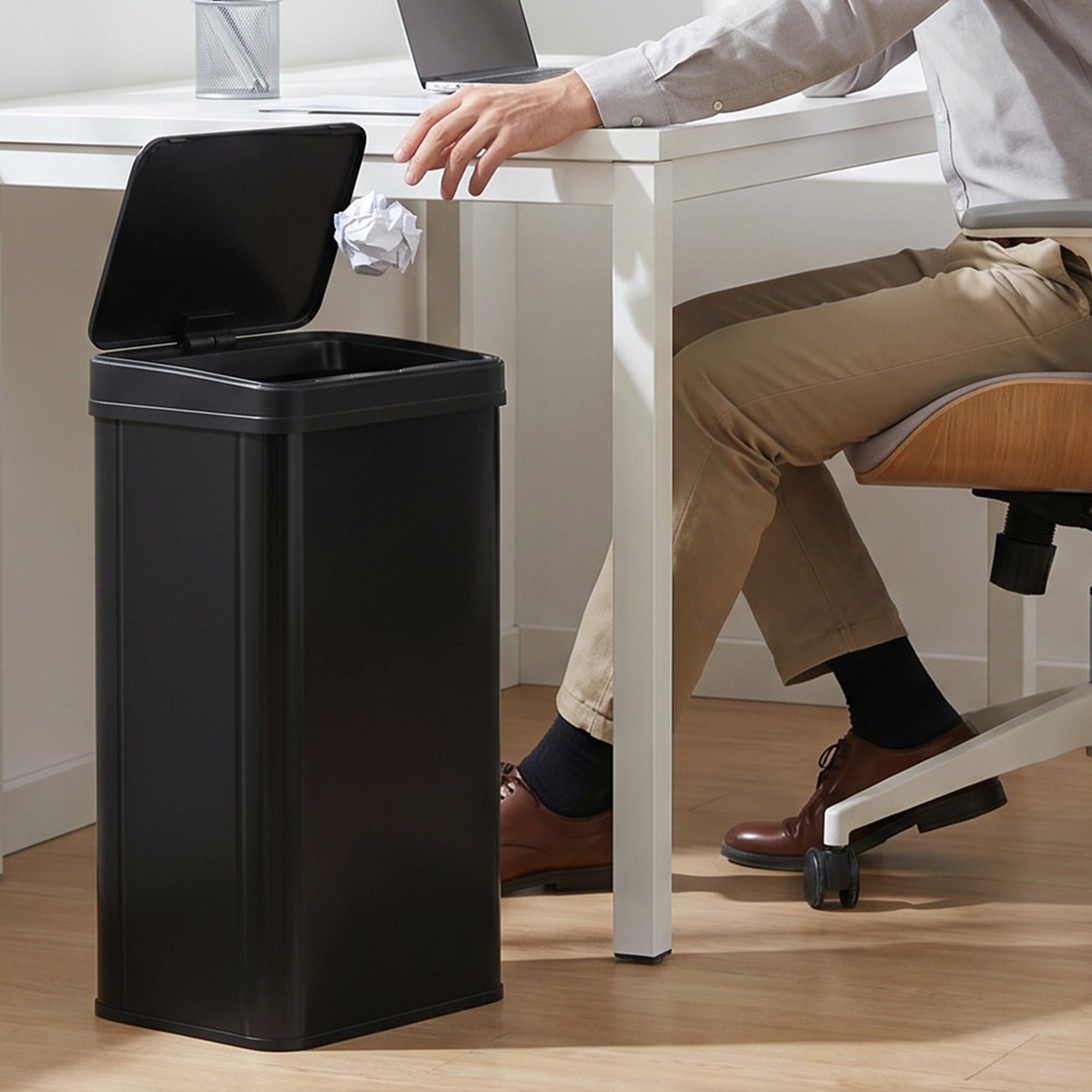 50L Sensor Bin with Quiet Soft-Close Lid, Automatic Touchless Motion Sensor Kitchen Bin with Fingerprint Resistant Stainless Steel for Hygienic Gyms, Home Office Use, Black