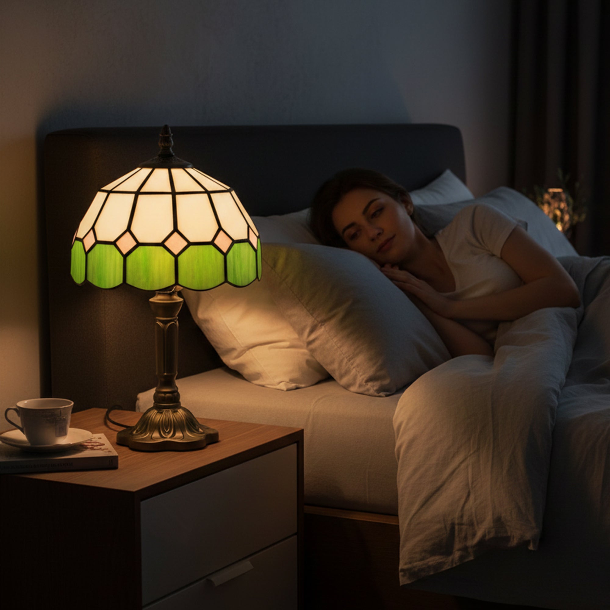 Handmade Stained Glass Table Lamp, Tiffany-Style Bedside Lamp for Bedroom, Living room, Home, Nightstand, Decorative Night Light, Green