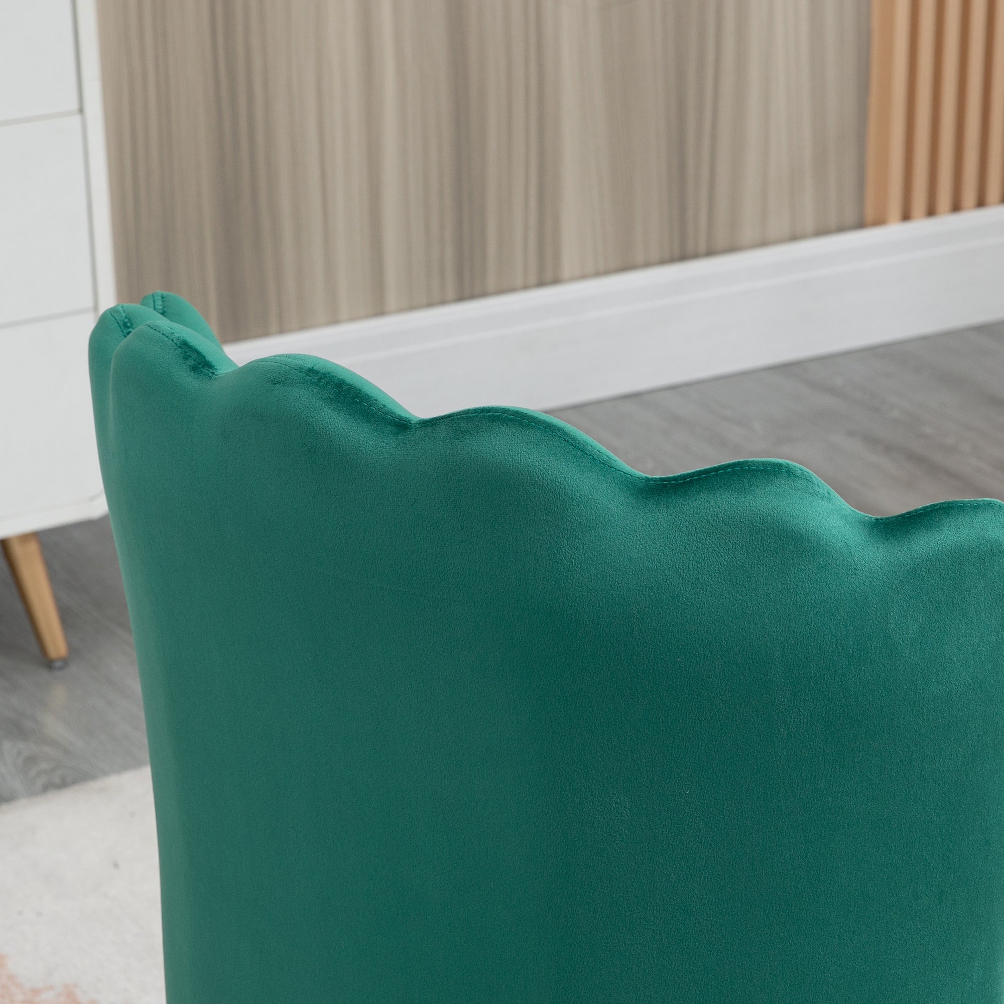 HOMCOM Shell Luxe Velvet Accent Chair with Gold-tone Metal Legs, Modern Vanity Chair for Living Room, Bedroom, Home Office, Green